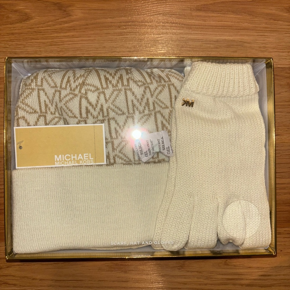 MICHAEL KORS Winter Set